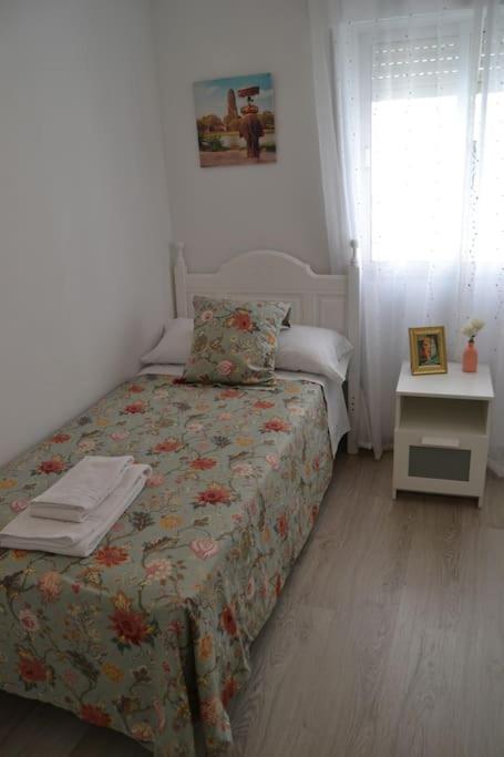 Cozy And Well Connected Apartment Севілья Екстер'єр фото
