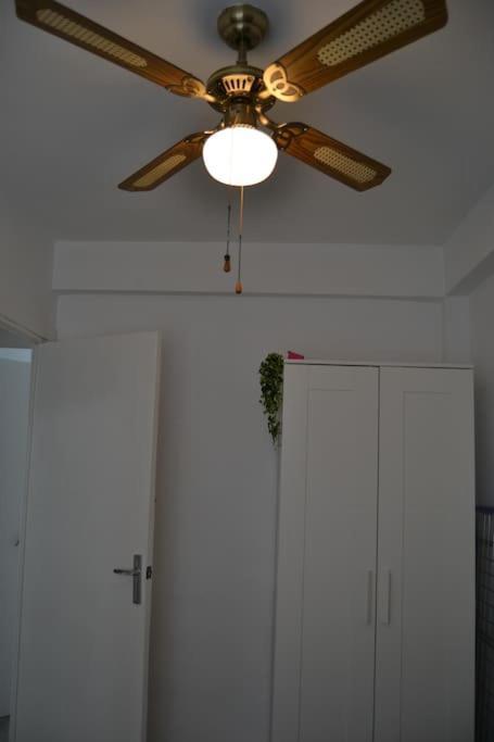 Cozy And Well Connected Apartment Севілья Екстер'єр фото