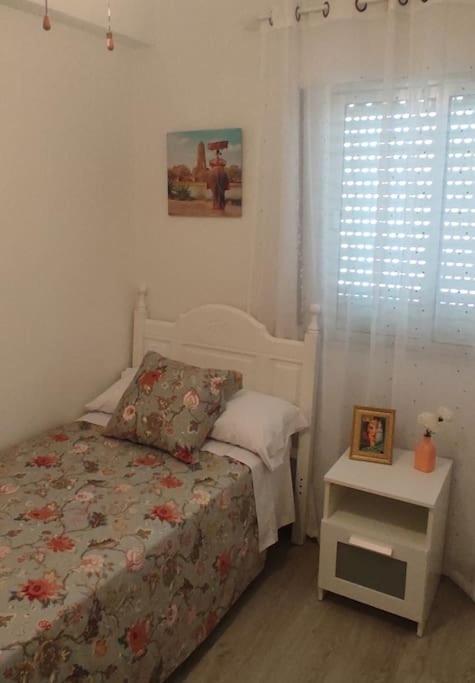 Cozy And Well Connected Apartment Севілья Екстер'єр фото
