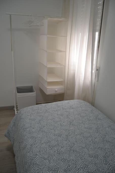 Cozy And Well Connected Apartment Севілья Екстер'єр фото