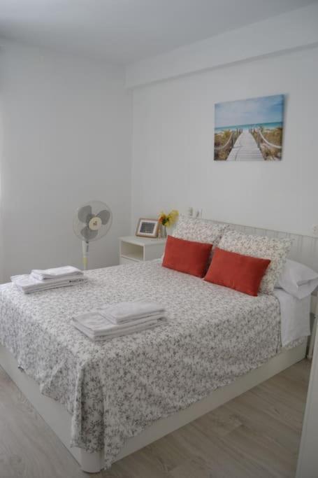 Cozy And Well Connected Apartment Севілья Екстер'єр фото