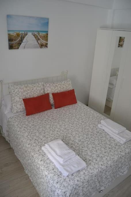 Cozy And Well Connected Apartment Севілья Екстер'єр фото