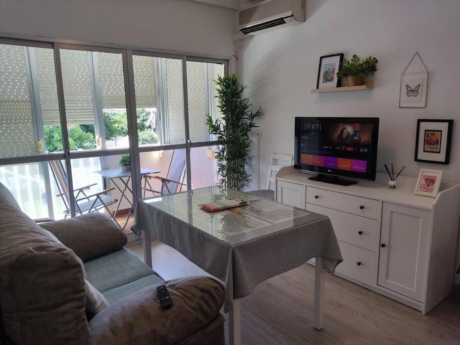 Cozy And Well Connected Apartment Севілья Екстер'єр фото